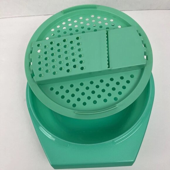TUPPERWARE Grate and Store: Slicer, Shredder, & Grater #786-4, Vintage, Like New - Picture 2 of 3